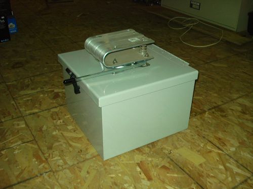 Hewescraft 11" high seat box (marine, boating)