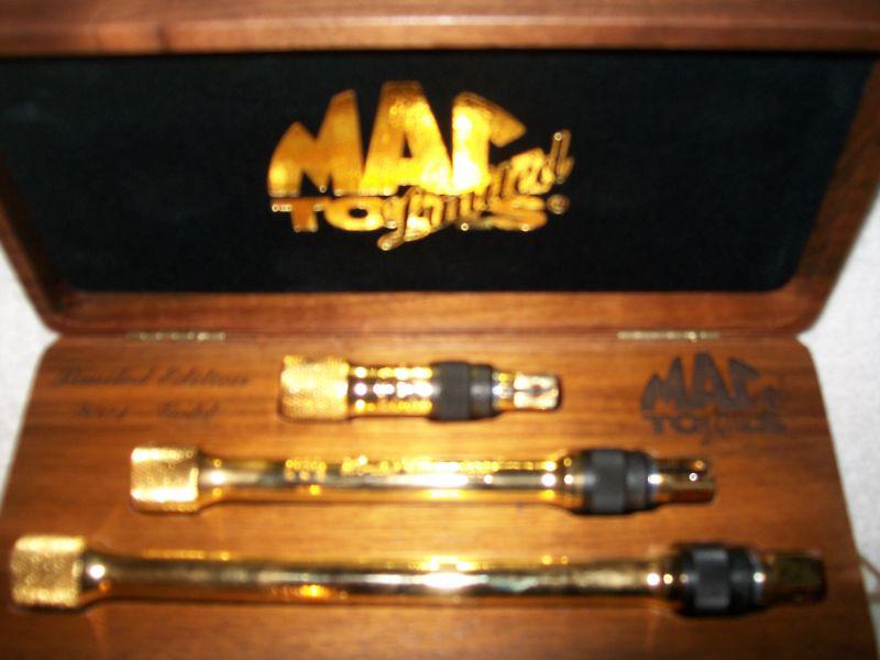 Gold plated mac tools locking extention set in case