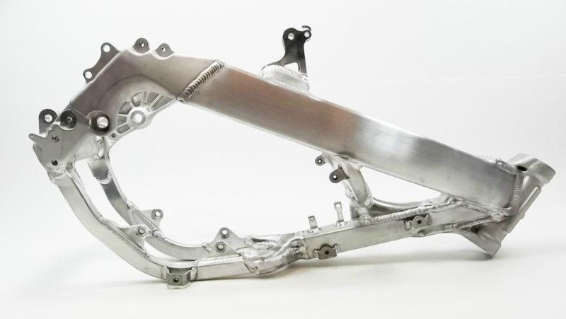 Honda 2001 cr125r cr125 cr 125 aluminum frame new never installed 50100-kz4-j30