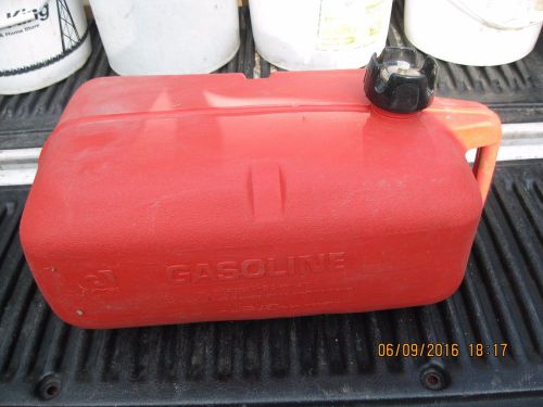 New attwood plastic outboard fuel tank 6 gal.