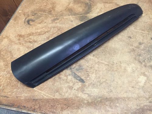 D2b9 1995-1998 tahoe suburban yukon quarter glass vent right pillar oem