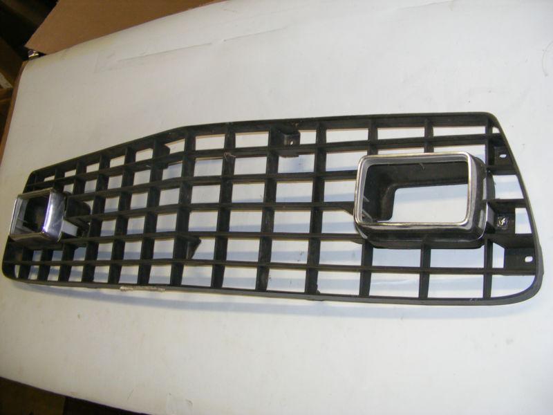 1975 76 77 78 MUSTANG II 2 BLACK GRILLE GRILL FOG LIGHT BEZELS GOOD USED, US $39.99, image 2