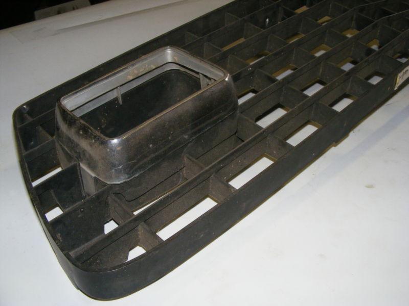 1975 76 77 78 MUSTANG II 2 BLACK GRILLE GRILL FOG LIGHT BEZELS GOOD USED, US $39.99, image 3