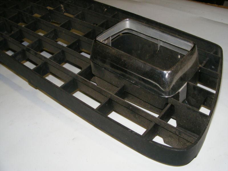 1975 76 77 78 MUSTANG II 2 BLACK GRILLE GRILL FOG LIGHT BEZELS GOOD USED, US $39.99, image 4