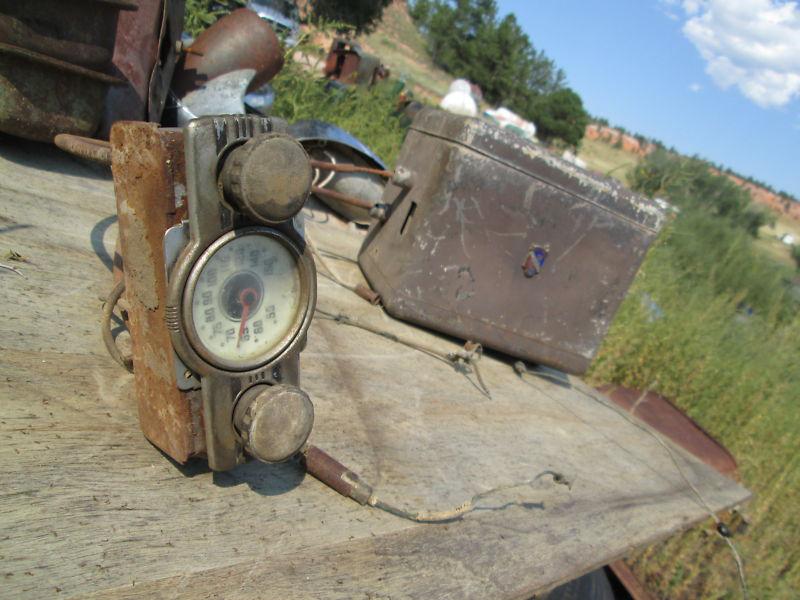 1936 chevrolet radio with nice head and usable knobs! delco radio!!!
