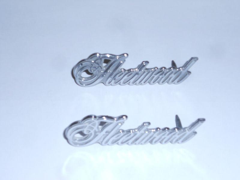 ORIGINAL CADILLAC CLASSIC COUPE SCRIPT EMBLEMS #20082675, US $10.00, image 2