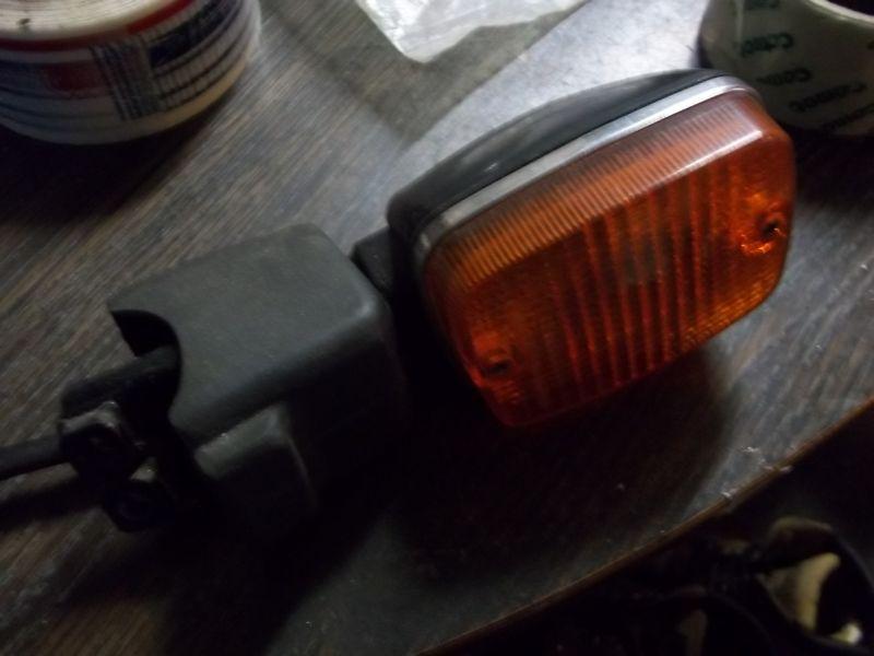 Suzuki front turn signal gs1100 3 wire bracket lens bulb touring dragbike part