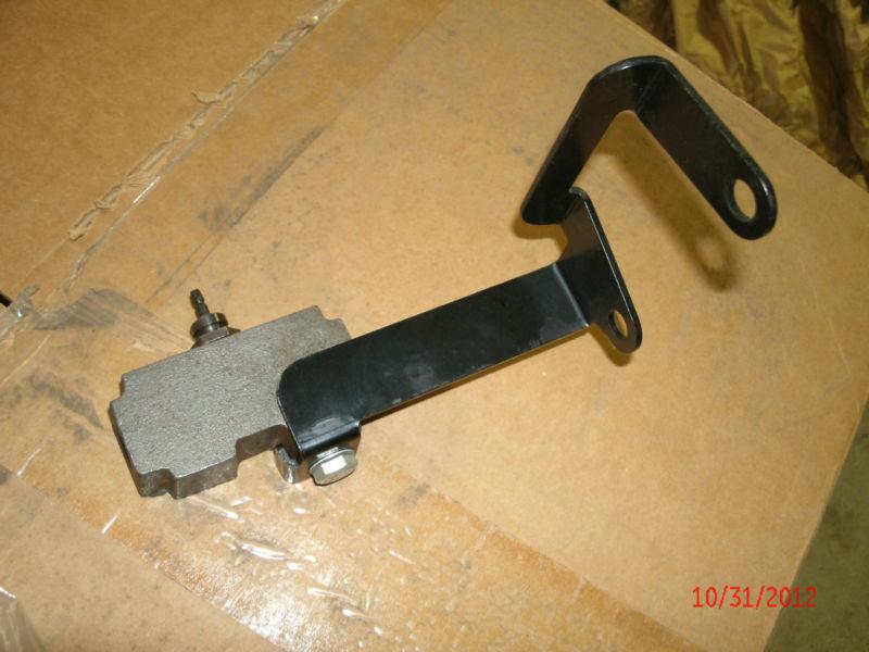 1967-68 (c2, c3) black brake proportioning valve with bracket corvette stingray