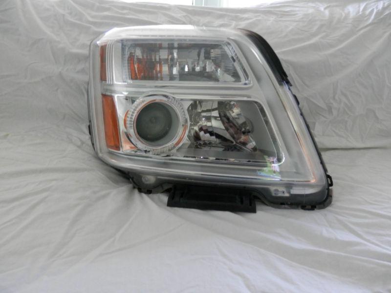 Find 2011 GMC Terrain headlight in Roseville, Michigan, US, for US 15.00