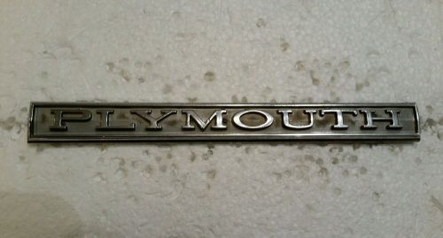 1968 plymouth valiant grill &#039; plymouth &#039; nameplate emblem