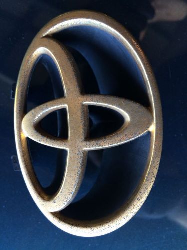 97 01 camry front emblem