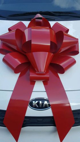 Magentic red car bow
