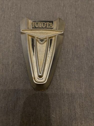 Vintage Toyota HILUX RN20 RN25 Front Grille Emblem Badge Logo, US $35.00, image 2