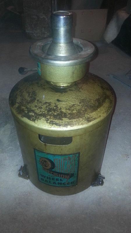 Micro precision wheel balancer