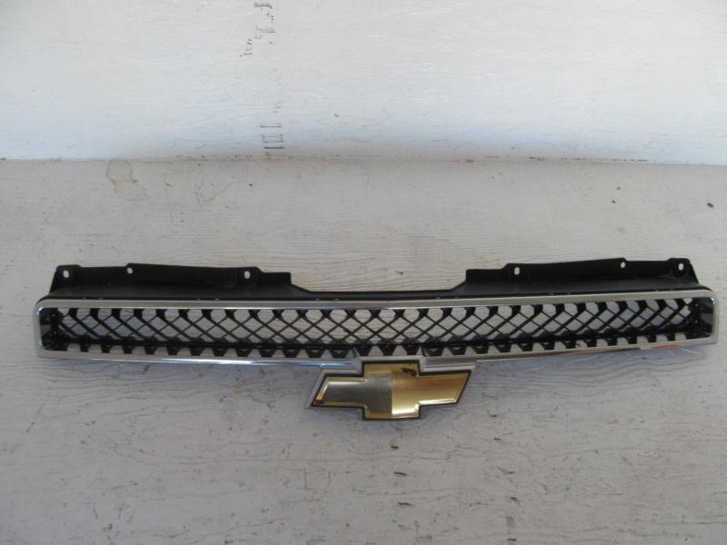 Chevrolet tahoe, avalanche grille upper 07-11
