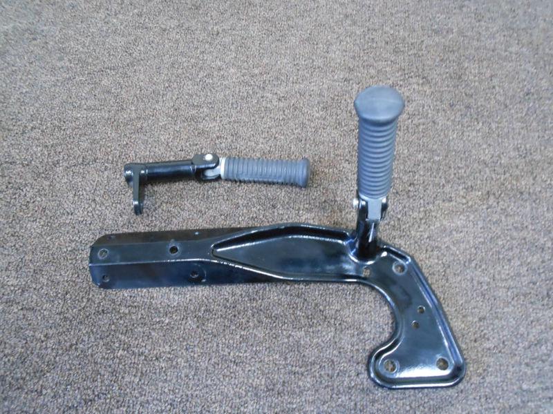 Harley davidson oem softail deluxe used passenger pegs & exhaust brkt