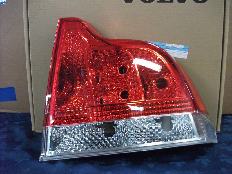 Genuine volvo '05-'09 s60 rh tail light housing, new/slight damage