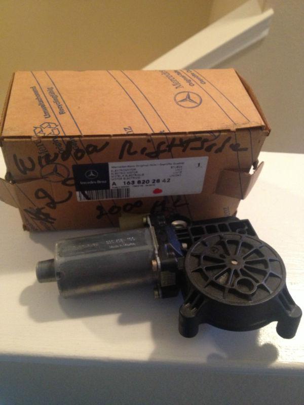 Oem mercedes benz right side window motor a 163 820 28 42  w163