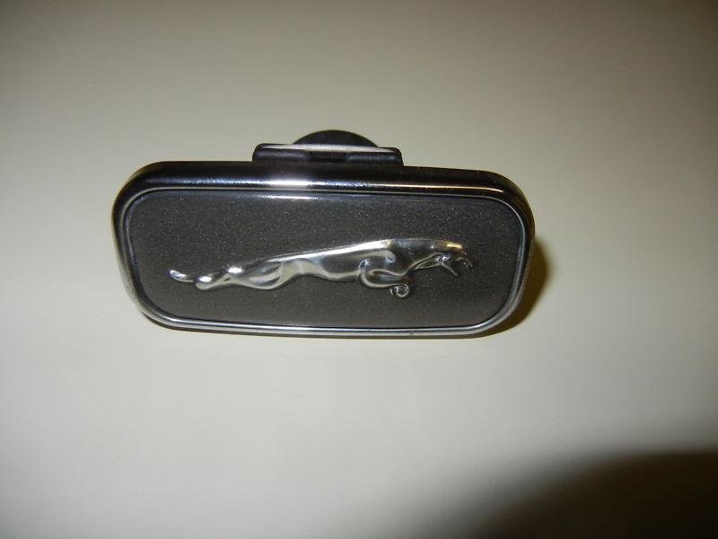 Jaguar xj8 right fender wing badge motif leaper emblem 