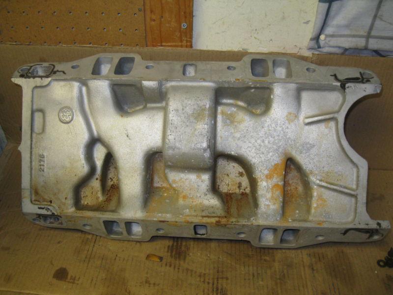 Sell Mopar Dodge 318/360 Edelbrock Performer Intake Manifold 2176 in
