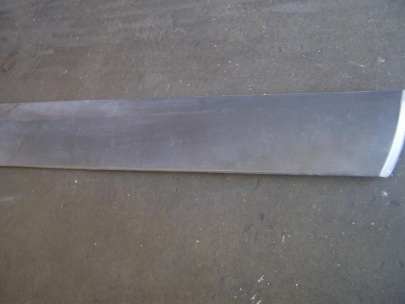 Pontiac vibe 2003-07 front door  molding (passenger side)