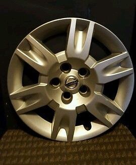 2005-2006 nissan altima hubcap used 16 inch