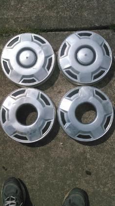 Ford dog dish style hubcaps - &#039;78 bronco
