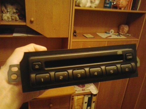 Tahoe yukon cadillac escalade gmc suburban cd changer 15207055