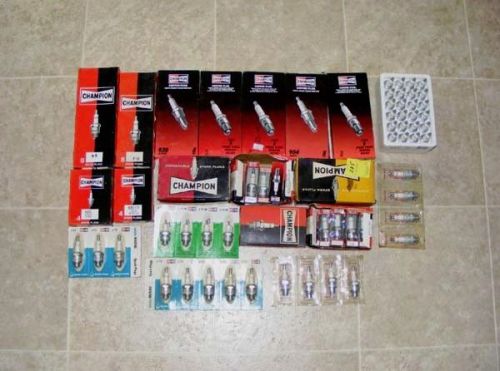M1299 lot of champion vintage marine spark plugs 126 total plugs