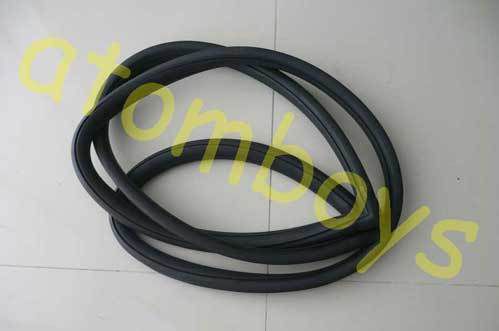 Datsun n/s bluebird 410 411 sedan rear windshield windscreen seal rubber