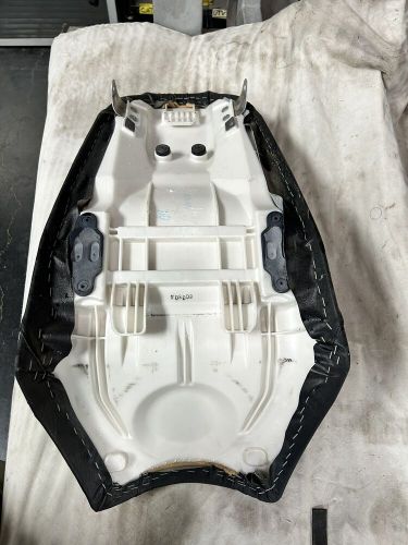 8gl-247104-00-00 2007-2014 nytro seat assembly