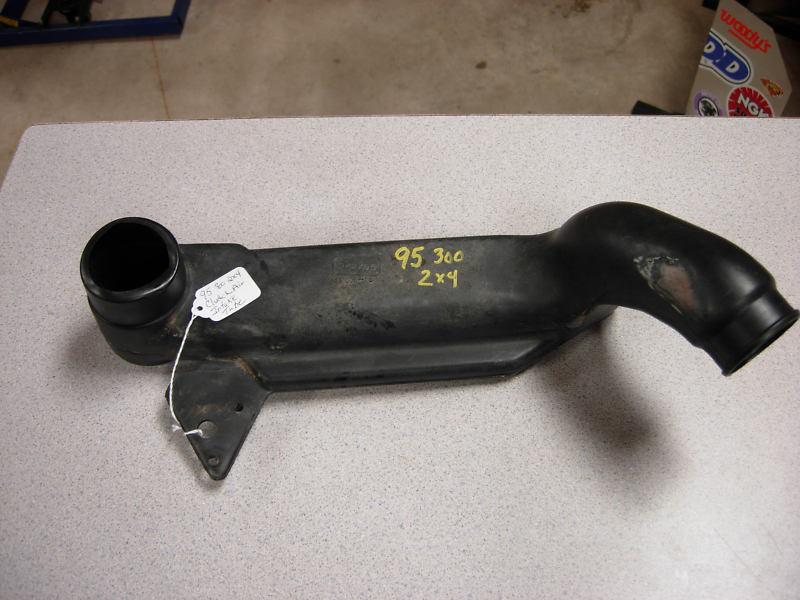 95 polaris 300 2x4 nice clutch air intake tube 5431006-05