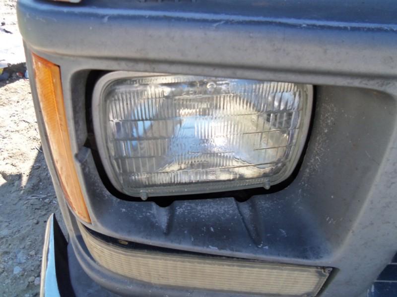 88 89 90 91 92 93 94 95 96 97 98 99 chevy 1500 pickup r. headlight 156425