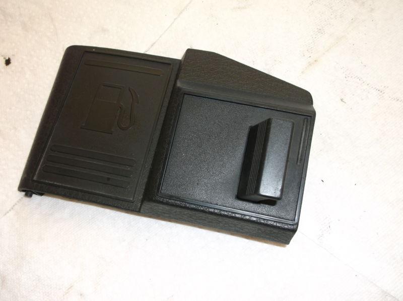 1992 yamaha exciter ii 570 exciter570 gas cap door  -for snowmobile