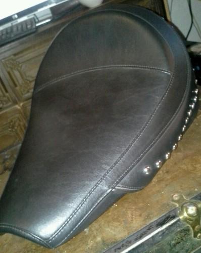 Indian motorcycle co. seat solo w/ chrome dots fits chief 2002