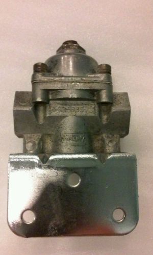 Holley carburetor fuel pressure regulator 34r-6657b with bracket