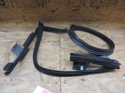 Chevrolet chevy trailblazer 02-03 right front weather strip+ glass wiper trim