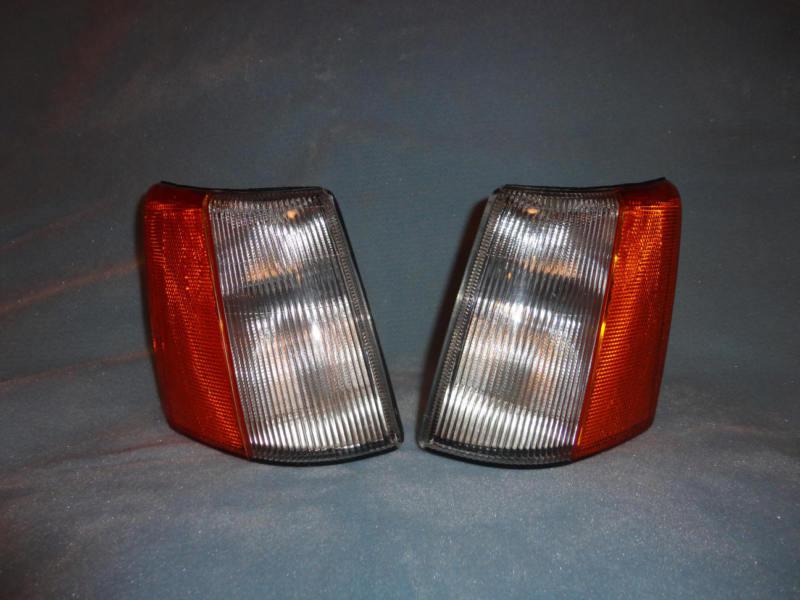 Purchase 9398 Jeep Grand Cherokee OEM Corner Light lenses in Louisville, Kentucky, US, for US 5.00