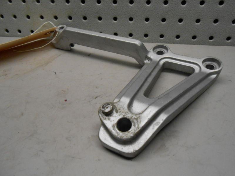 K76 kawasaki ex250 ex ninja 250 250r 1999 right passenger footrest bracket