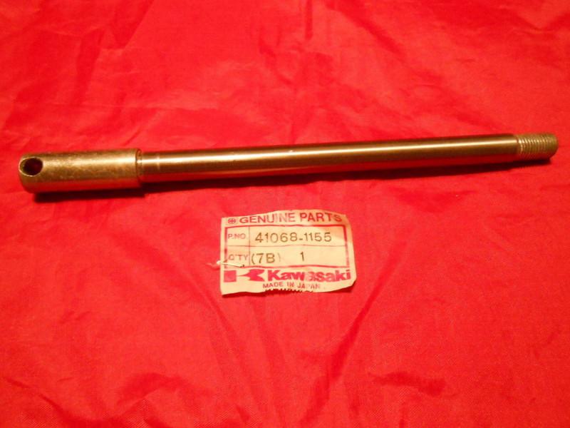Nos kawasaki front axle zx550 zx750 zx1100 41068-1155