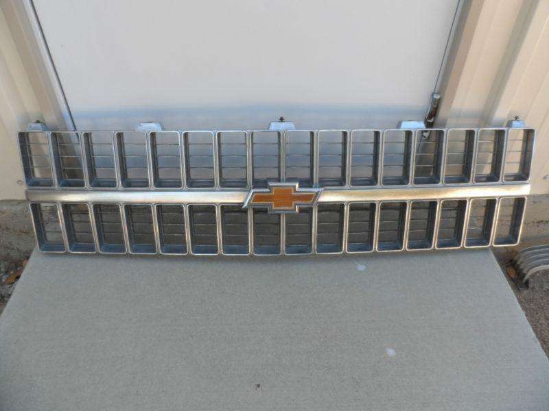 1981-82 chevrolet truck silverado k-5 blazer suburban chrome grille gm #14021348
