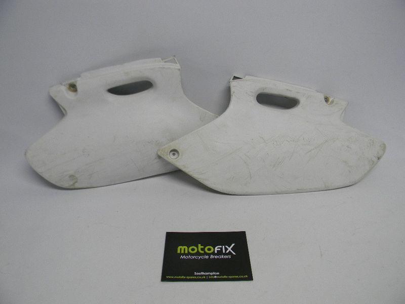 #40115 yamaha yzf426 2001 seat side panels
