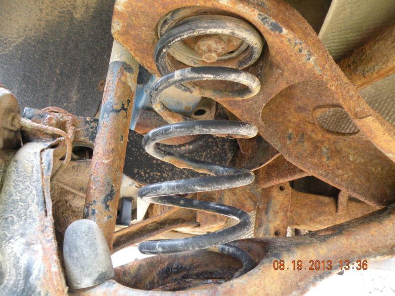 2001  focus left rear coil spring  sohc 196795