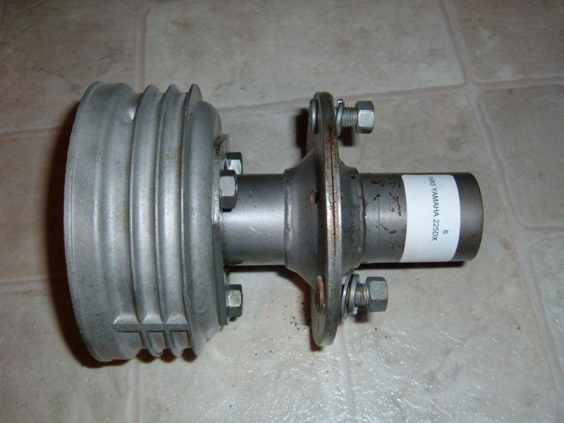 Yamaha ytm225  front wheel hub fits tri-moto, ytm225dx, ytm225dr, ytm200       6