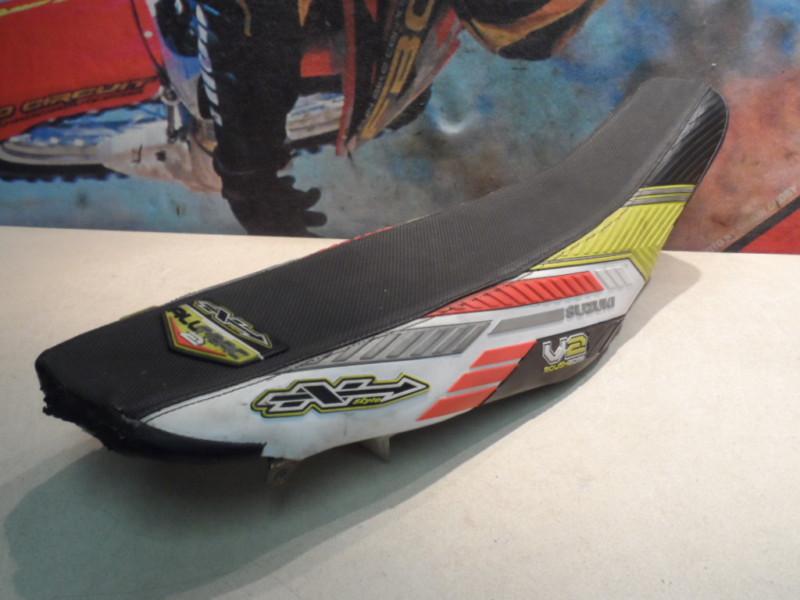 2001 suzuki rm250 seat next style  (b) 01 rm 250