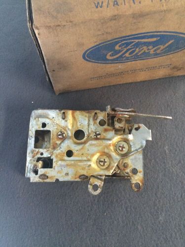 Nos 1970 1972 ford right front door latch full size car