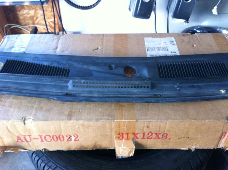 95 240 sx front hood cowl. 