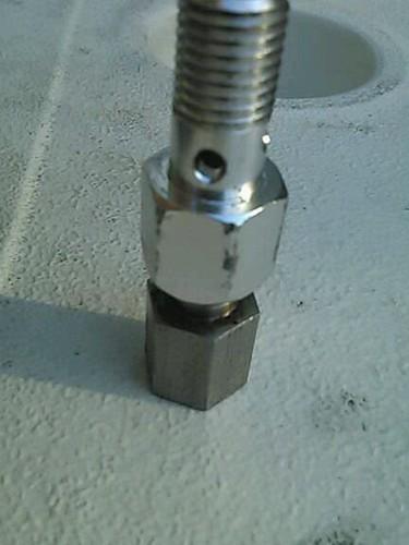 Dodge cummins fuel pressure adapter banjo bolt and fuel pressure snubber