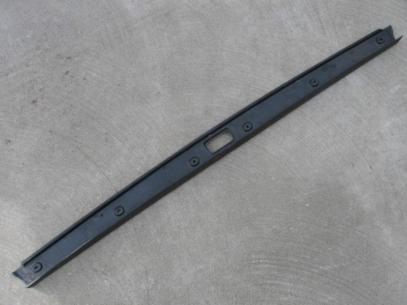 VOLVO 240 260 TRUNK TRIM MOLDING SILL MOLDING 1246750, US $14.99, image 2