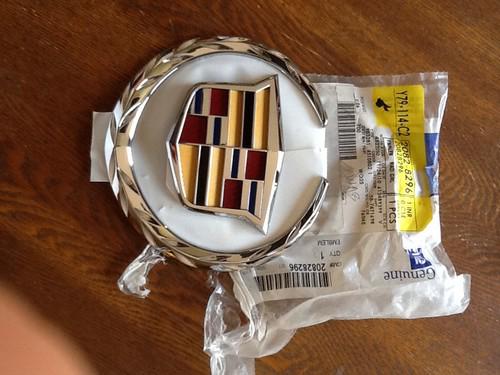 Oe cadillac  gm grille grill emblem srx cts 08-13 wreath
